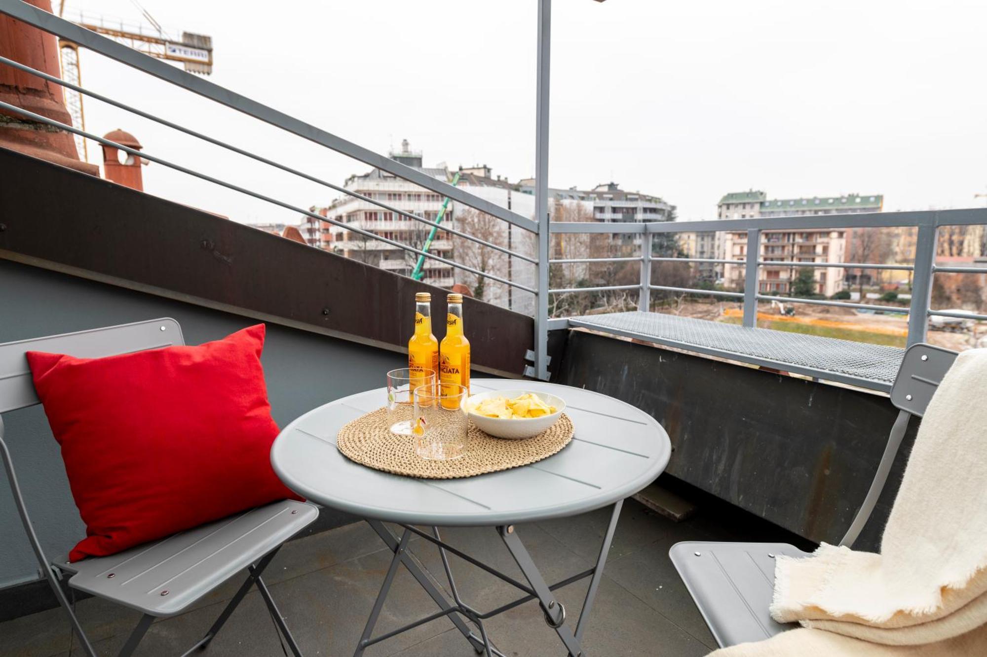 Large & Comfy - A Few Steps From The Duomo Apartment Milan